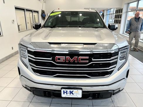 Used 2022 GMC Sierra 1500 SLT w/ SLT Convenience Package image 2