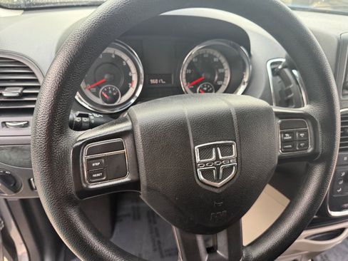 Used 2019 Dodge Grand Caravan SE image 23