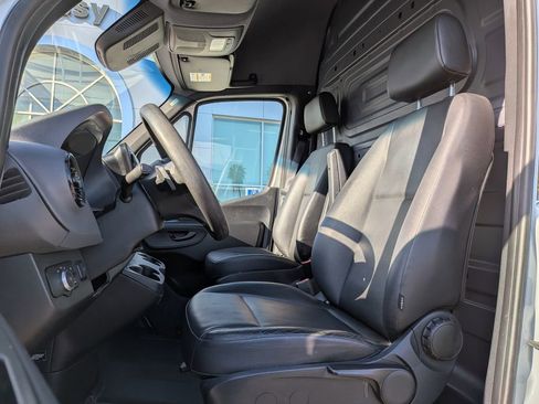 Used 2020 Mercedes-Benz Sprinter 2500 image 12