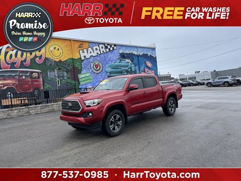 Used 2019 Toyota Tacoma TRD Sport image 1