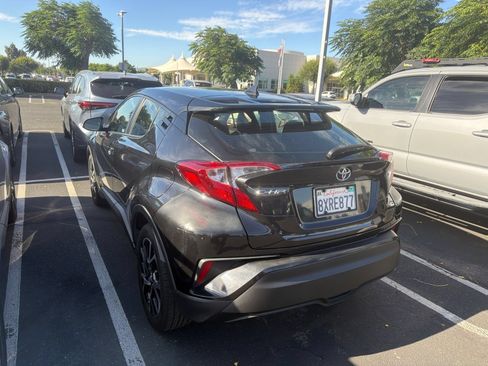 Used 2018 Toyota C-HR XLE FWD image 4
