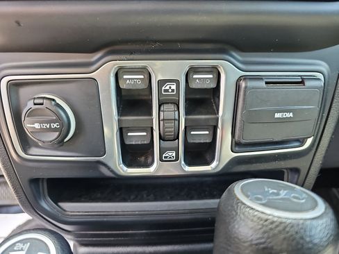 Used 2019 Jeep Wrangler Unlimited Sport S AWD/4WD image 24