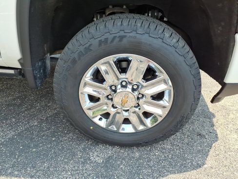 Used 2024 Chevrolet Silverado 2500 High Country w/ High Country Premium Package AWD/4WD image 12