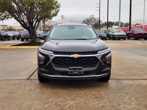 Used 2024 Chevrolet Trax LT image 3