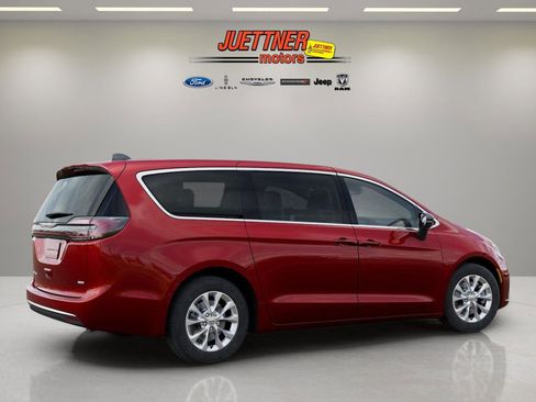 New 2026 Chrysler Pacifica Select image 5