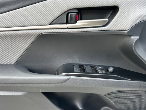 Used 2025 Toyota Camry SE FWD image 11