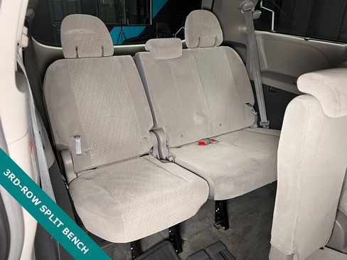 Used 2019 Toyota Sienna LE image 13