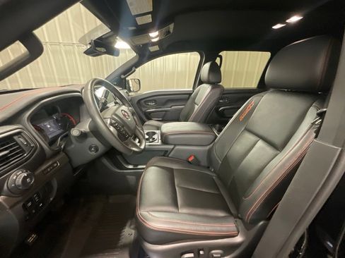 Used 2023 Nissan Titan PRO-4X w/ Pro-4x Convenience Package AWD/4WD image 9