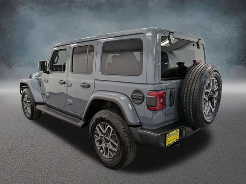 Used 2026 Jeep Wrangler Unlimited Sahara AWD/4WD image 6