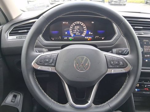 Used 2023 Volkswagen Tiguan SE AWD/4WD image 14