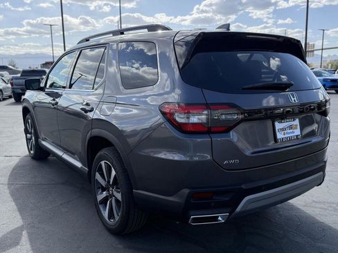 Certified 2025 Honda Pilot Touring image 8