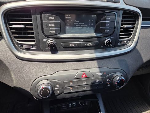 Used 2016 Kia Sorento FWD image 17