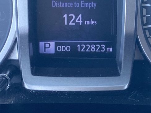 Used 2018 Toyota Tacoma SR5 image 34