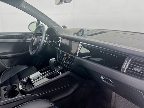 Certified 2024 Porsche Macan Turbo image 31