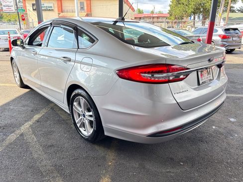 Used 2018 Ford Fusion SE image 5