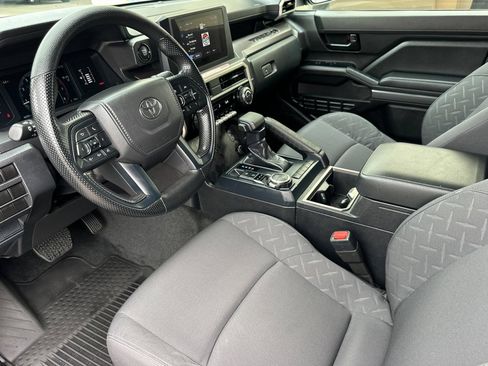 Used 2025 Toyota Tacoma SR5 AWD/4WD image 10