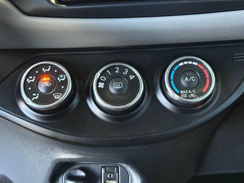 Used 2017 Toyota Yaris L w/ Carpet Mat Package image 27