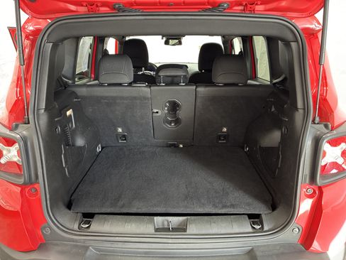 Used 2021 Jeep Renegade Latitude AWD/4WD image 9