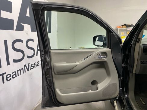 Used 2013 Nissan Frontier SV w/ SV Value Truck Pkg image 9