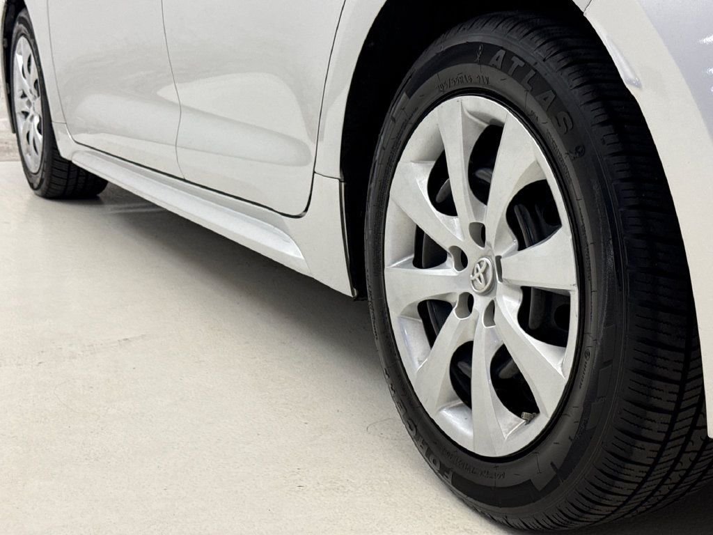Used 2021 Toyota Corolla LE FWD image 11