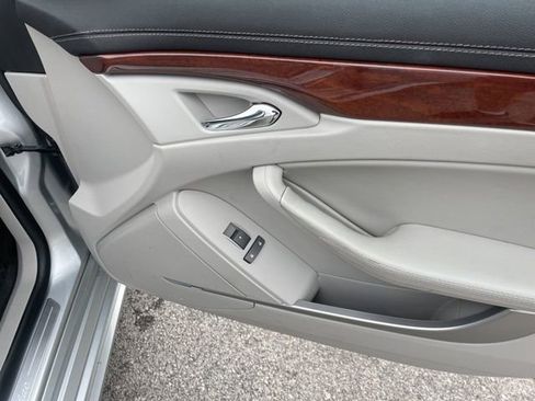 Used 2011 Cadillac CTS Luxury RWD image 41