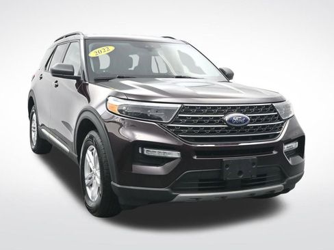 Used 2022 Ford Explorer XLT w/ Equipment Group 202A image 3