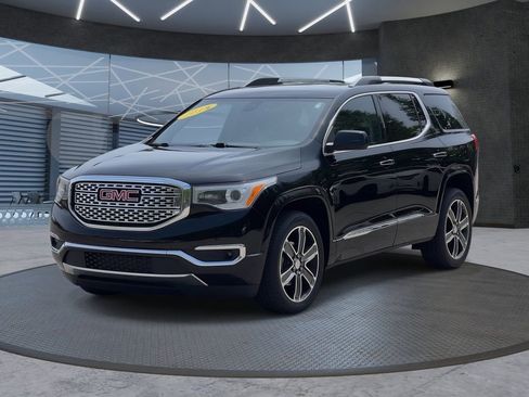 Used 2018 GMC Acadia Denali w/ Technology Package AWD/4WD image 2