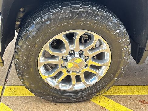 Used 2024 Chevrolet Silverado 2500 LTZ w/ LTZ Convenience Package image 13