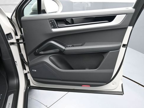 New 2026 Porsche Cayenne Coupe AWD/4WD image 29