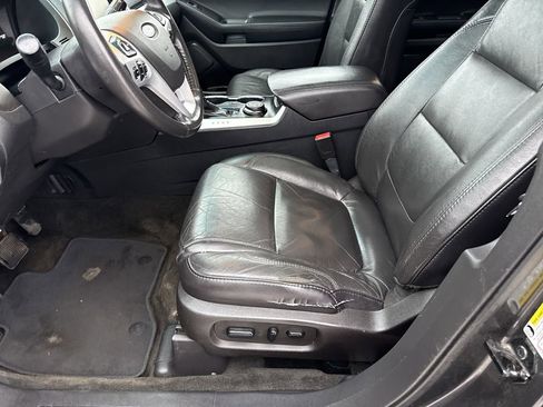 Used 2015 Ford Explorer XLT w/ Equipment Group 202A image 10