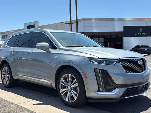 Used 2024 Cadillac XT6 Premium Luxury w/ Technology Package FWD image 2