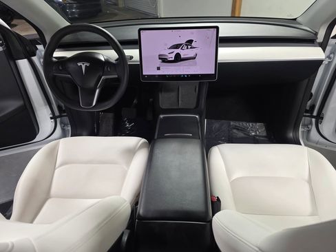 Used 2022 Tesla Model Y Long Range image 17