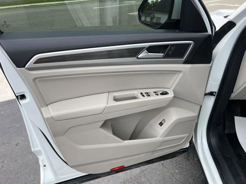 Used 2018 Volkswagen Atlas SE w/ R-Line Package image 12