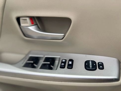 Used 2014 Toyota Prius V Two image 16