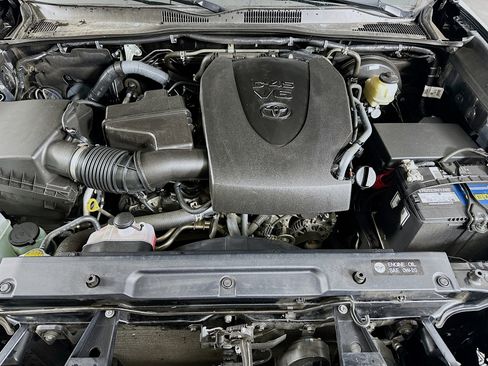 Used 2016 Toyota Tacoma TRD Off-Road image 32