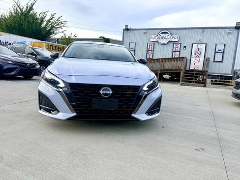 Used 2023 Nissan Altima 2.5 SR FWD image 3