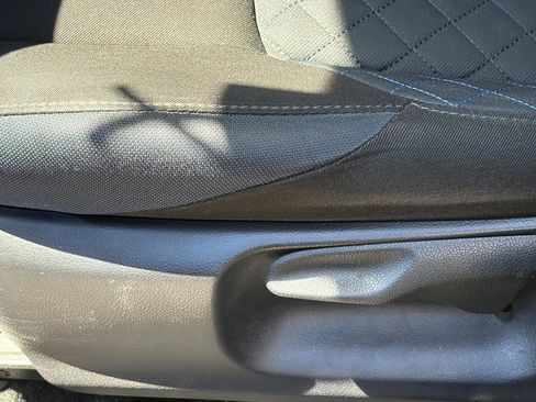 Used 2020 Toyota C-HR XLE FWD image 9