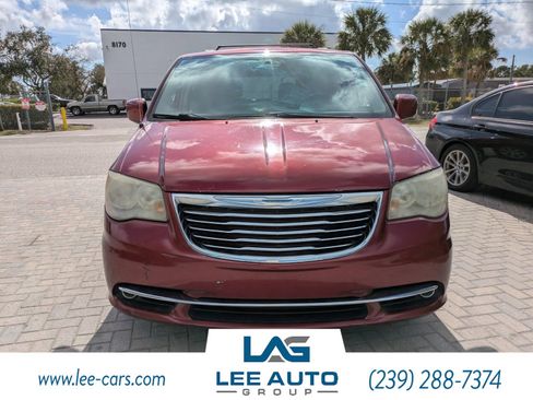 Used 2012 Chrysler Town & Country Touring image 7