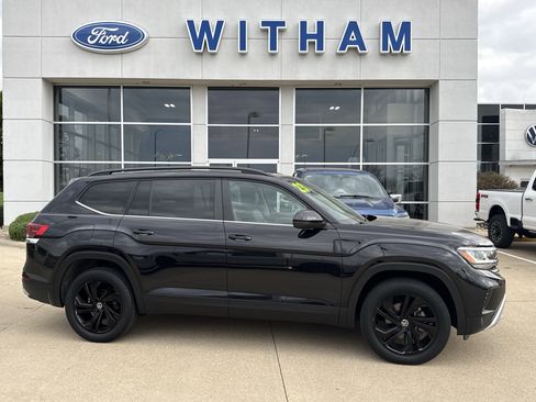 Used 2023 Volkswagen Atlas SE w/ Panoramic Sunroof Package AWD/4WD image 3