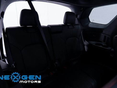 Used 2025 Honda Pilot TrailSport image 41