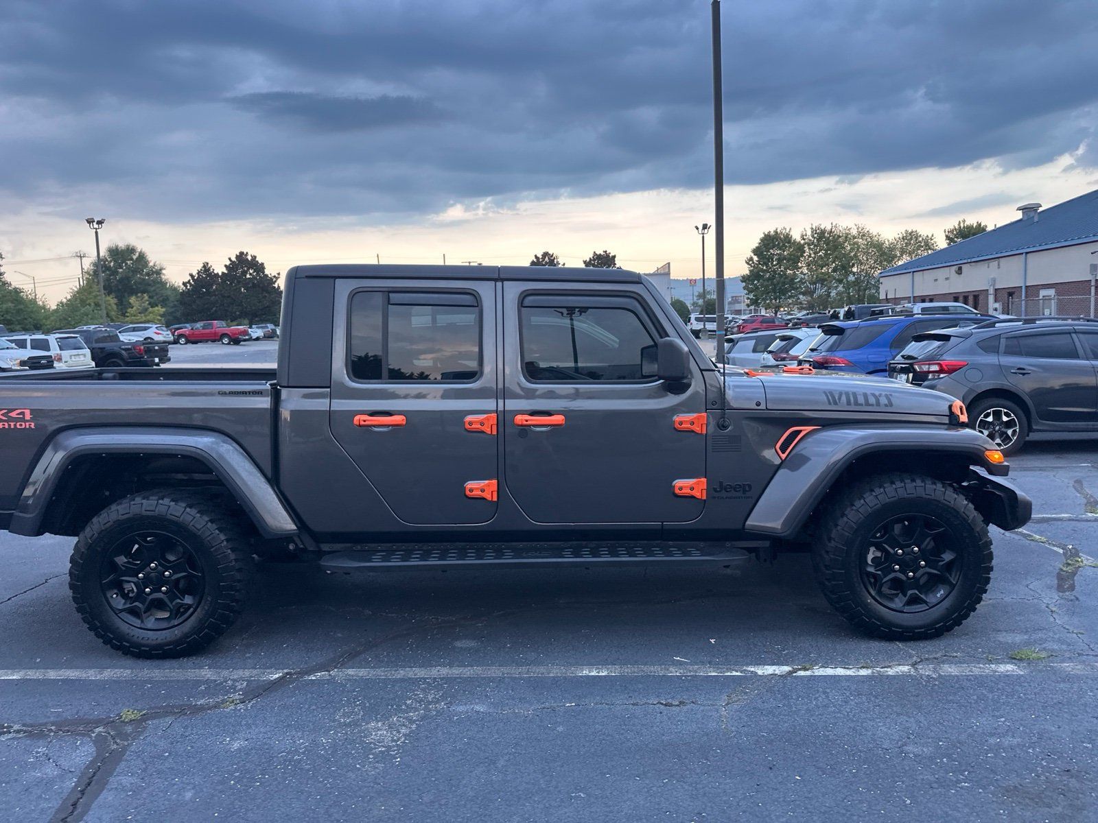 Used 2023 Jeep Gladiator Sport AWD/4WD image 4