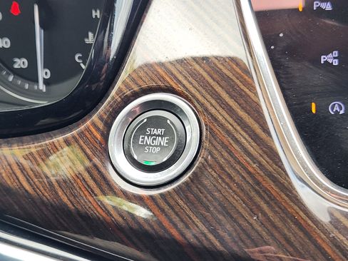 Used 2023 Cadillac XT6 Premium Luxury w/ Platinum Package AWD/4WD image 34