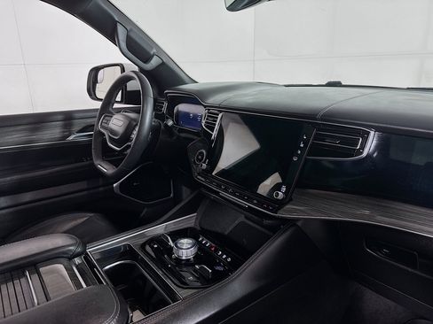 Used 2022 Jeep Wagoneer Series III w/ Premium Group I image 30