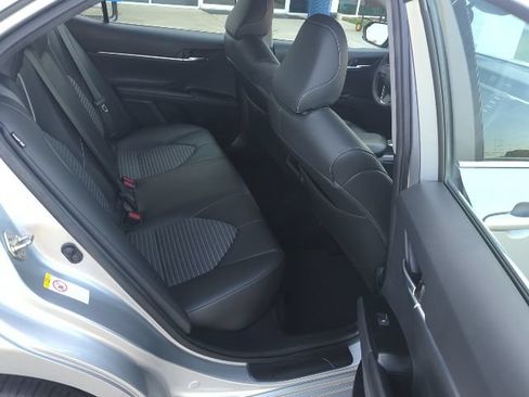 Used 2019 Toyota Camry SE FWD image 13