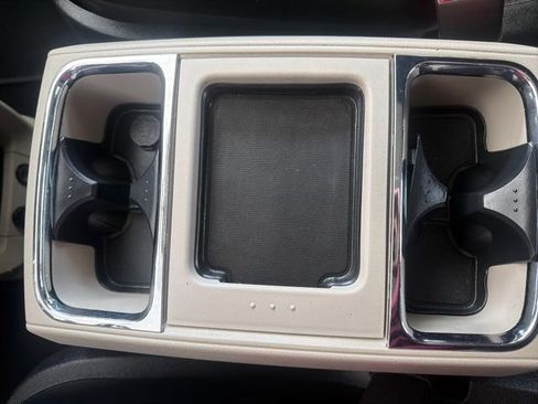 Used 2014 Chrysler Town & Country Touring FWD image 24