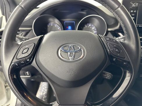Used 2018 Toyota C-HR XLE image 15