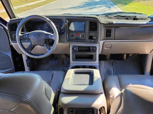 Used 2005 Chevrolet Avalanche LS w/ Preferred Equipment Group image 32