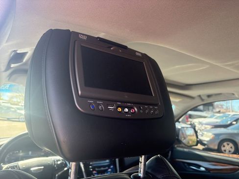 Used 2017 Cadillac Escalade Luxury image 19