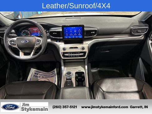 Used 2023 Ford Explorer XLT AWD/4WD image 2