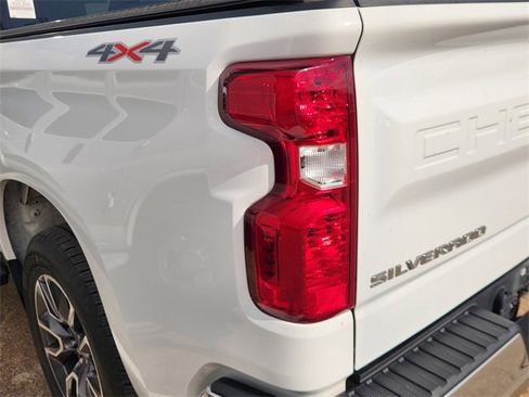 Used 2022 Chevrolet Silverado 1500 LT image 7